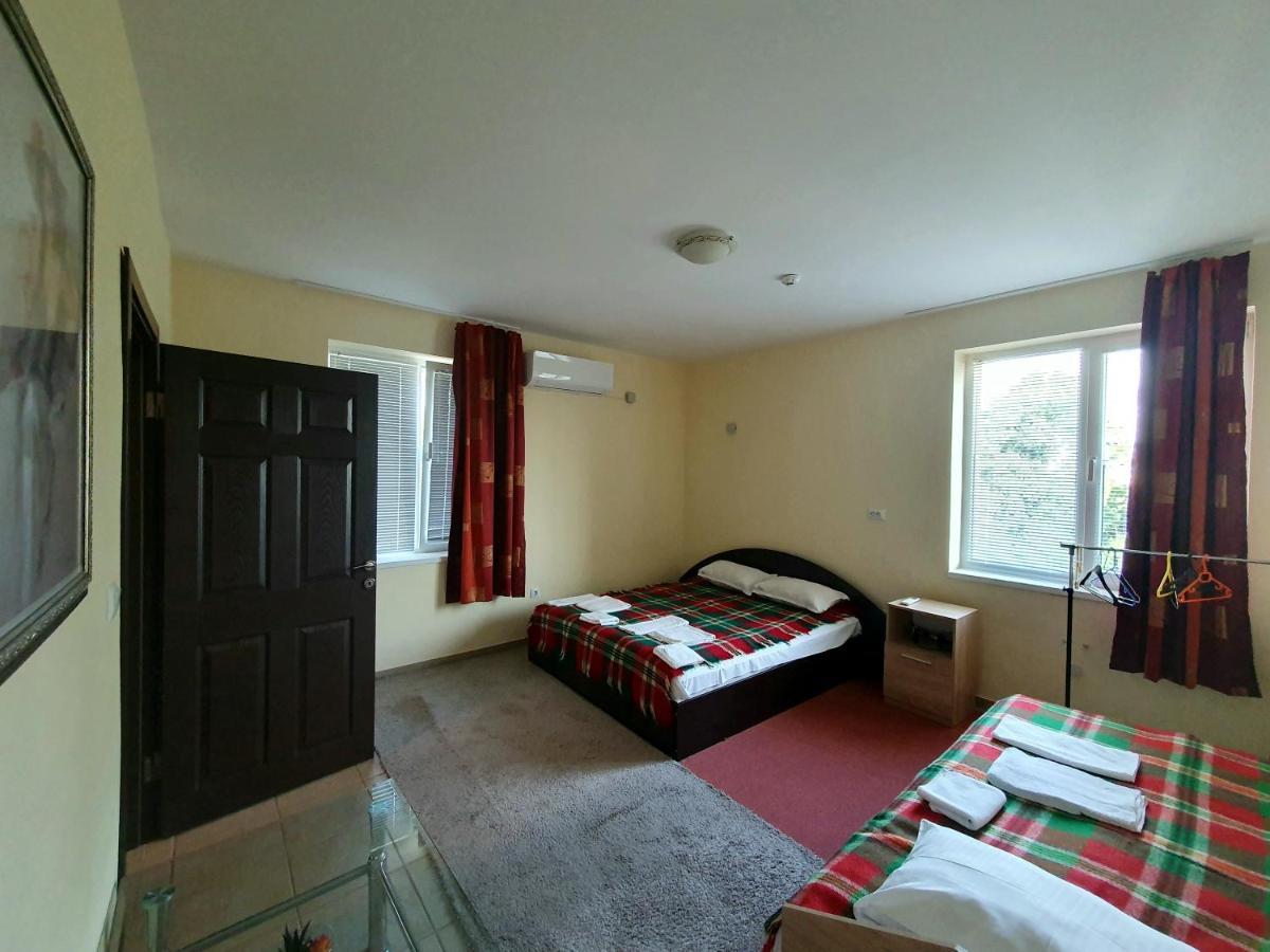 Viriks Hotel Burgas Bagian luar foto